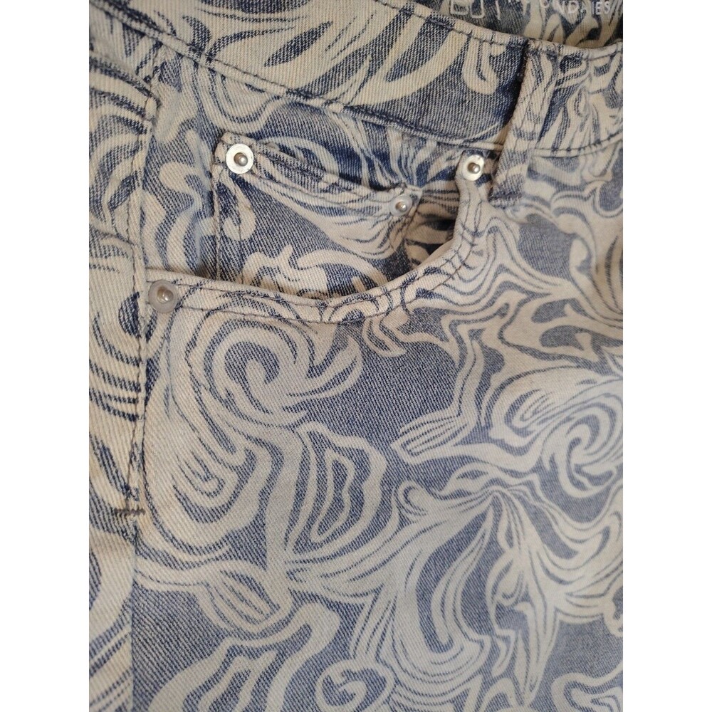 NB NWT High Rise Swirl Print Denim Shorts - frayed hem w/ 1" slits on the sides - Picture 8 of 11